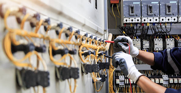 Professional Electrician technician working in Leipsic, OH